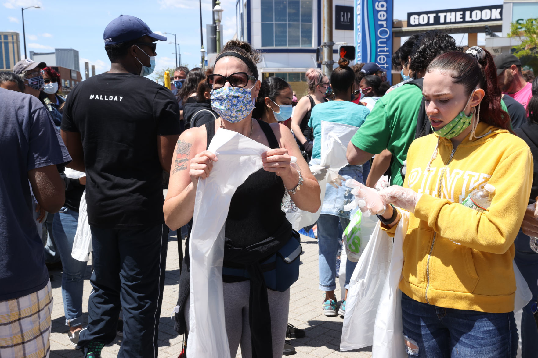 Volunteers cleanup